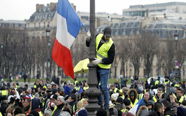 تظاهرة ضد "غلاء المعيشة" في باريس على خلفية نقص في المحروقات