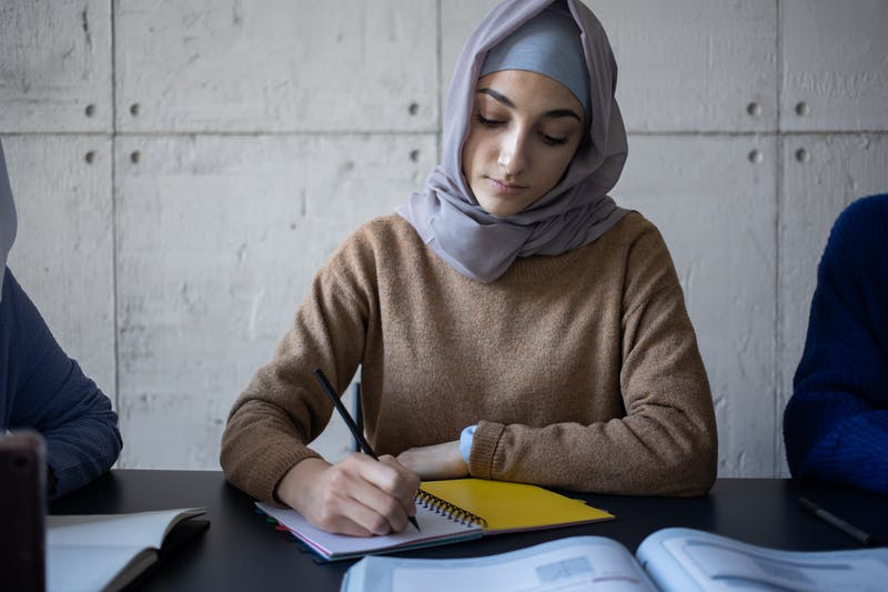 السويد..حملة سياسية وإعلامية للمطالبة بحظر الحجاب في المدارس