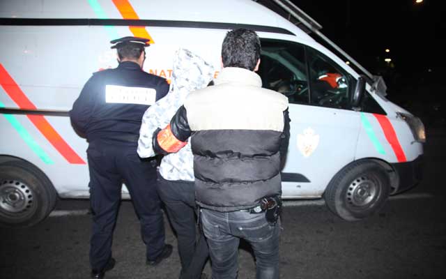 أمن  واد زم يعتقل مقدم شرطة وشخصا آخر بتهمة الابتزاز وانتحال صفة