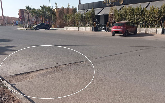 مراكش.. مواطنون يطالبون برفع الضرر جراء حفر في الطريق