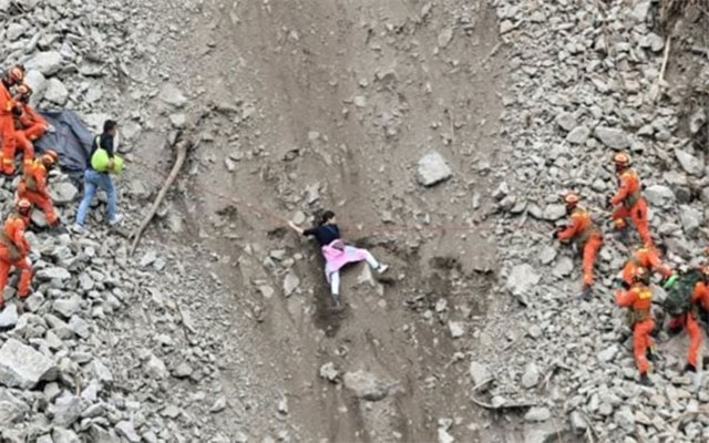 19 قتيلا في انهيار أرضي في جنوب غرب الصين