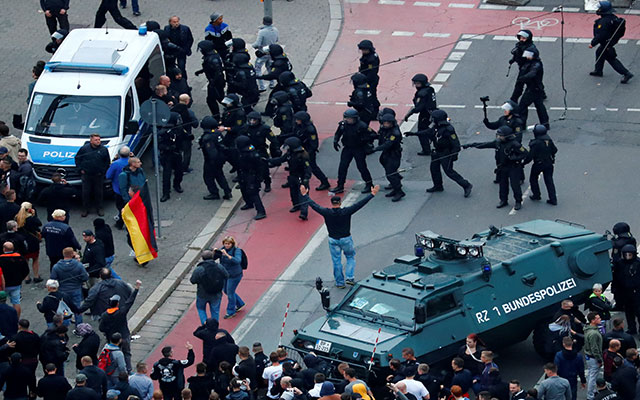 ألمانيا.. احتجاجات اليسار ترسل 30 شرطيا إلى المستشفى