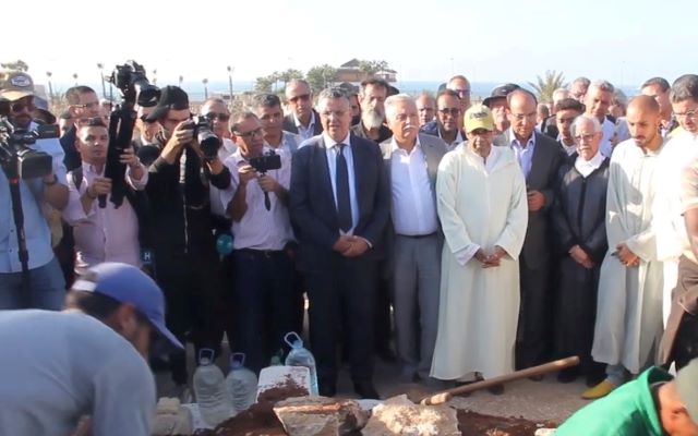 وزراء سياسيون وحقوقيون يشيعون جنازة الراحل شوقي بنيوب (مع فيديو)