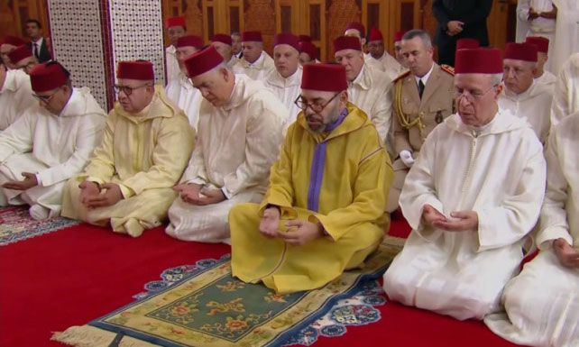 أمير المؤمنين يؤدي صلاة الجمعة بمسجد الهادي بسلا(مع فيديو)