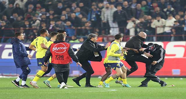 الدوري التركي .. ملعب يتحول لساحة قتال ورئيس "الفيفا" يدخل  على الخط