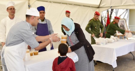 بتعليمات من الملك.. الحرس الملكي يوزع 150 ألف وجبة إفطار خلال رمضان