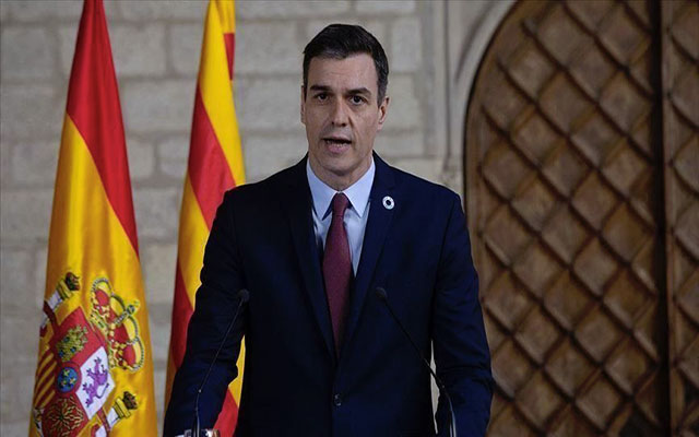 رئيس وزراء إسبانيا يفكر في تقديم استقالته.. لهذا السبب