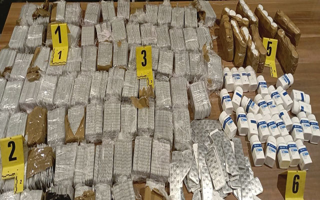 طنجة.. إحباط محاولة لتهريب أكثر من 64 ألف قرص مخدر وتوقيف 3 أشخاص