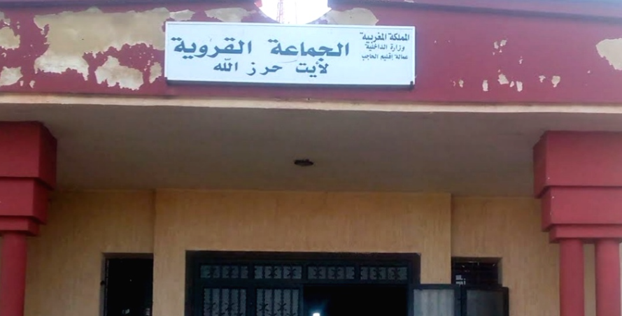 الحاجب.. مستشارون بأيت حرز الله يستنكرون استغلال سيارة الجماعة في المآرب الخاصة