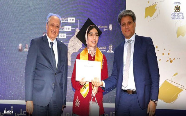 مؤسسة جدارة تستجيب لحالة المتفوقة كوثر وتخصص لها منحة لتحقيق حلمها في دراسة الطب