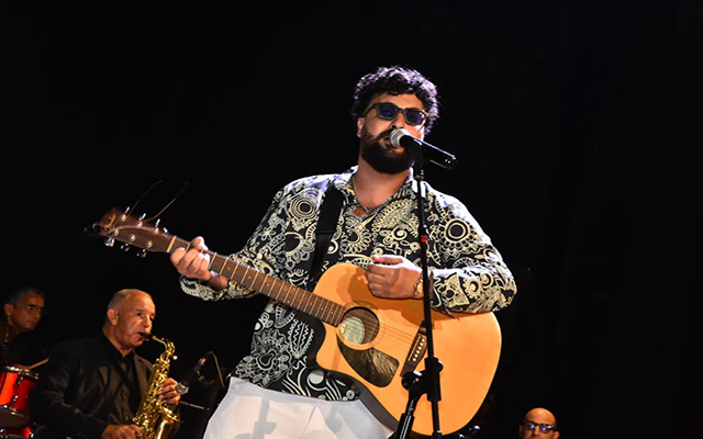 نصر مگري ينجو من وعكة مفاجئة وسط طريق جبلي بالخميسات